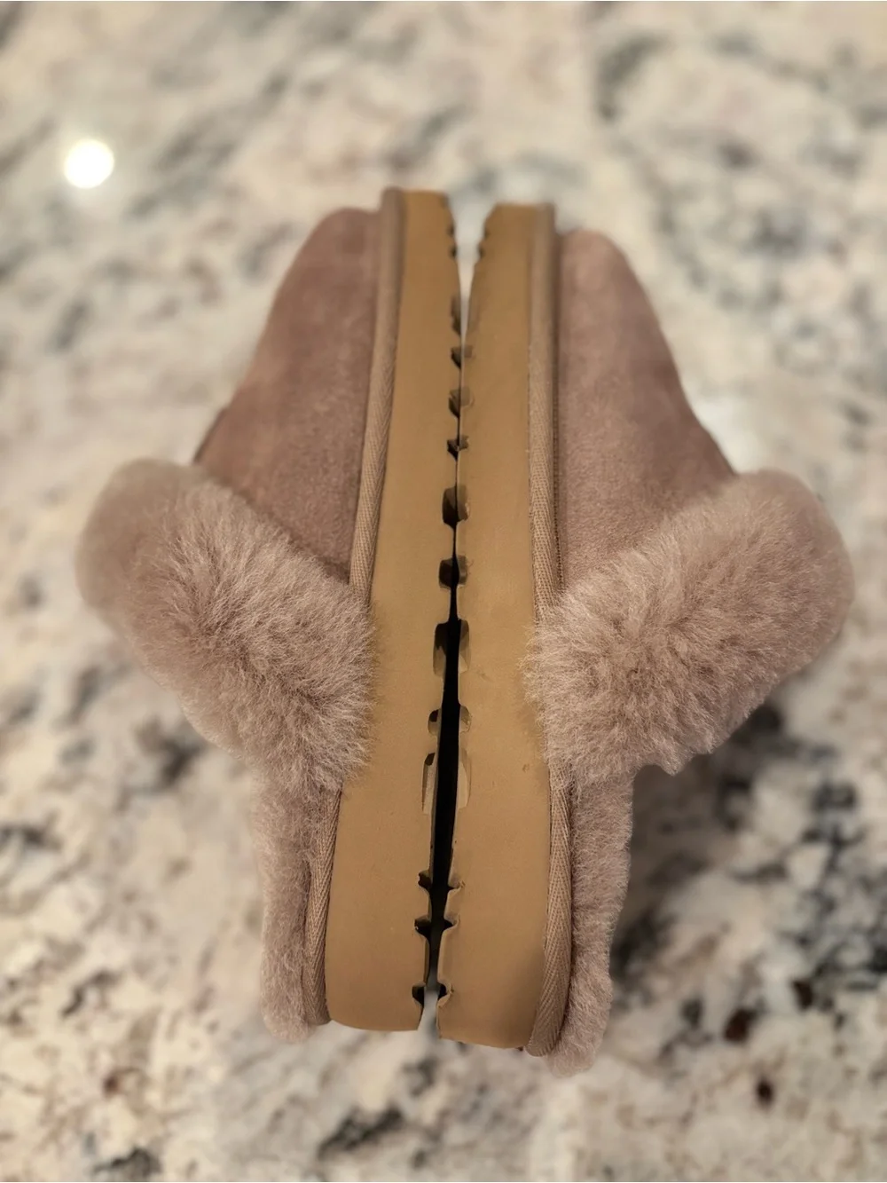 UGG Cozy Slippers Women’s Size 5 Tan Shearling Lined Slip On Slippers - Picture 8 of 9